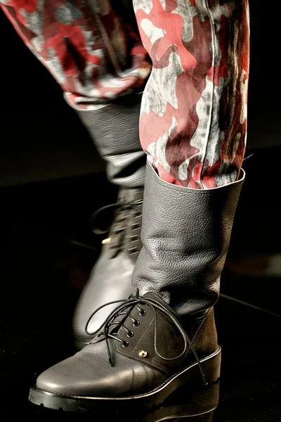 Look 25